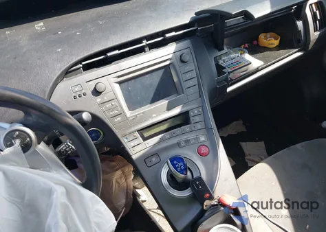 2013 Toyota Prius Three z USA, uszkodzony, nr VIN JTDKN3DU9D5671992